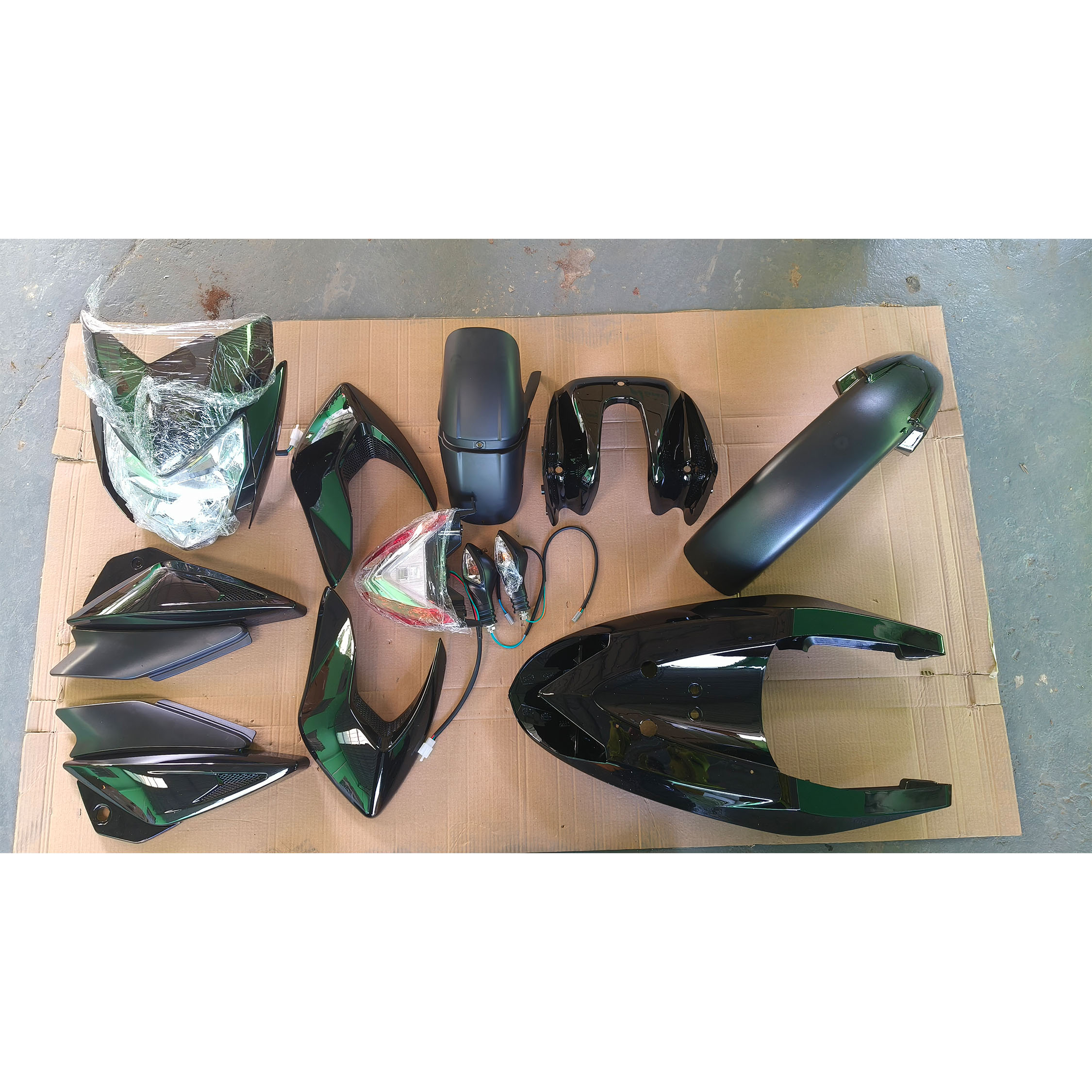 KIT PLASTICOSNEGRO PULSAR135