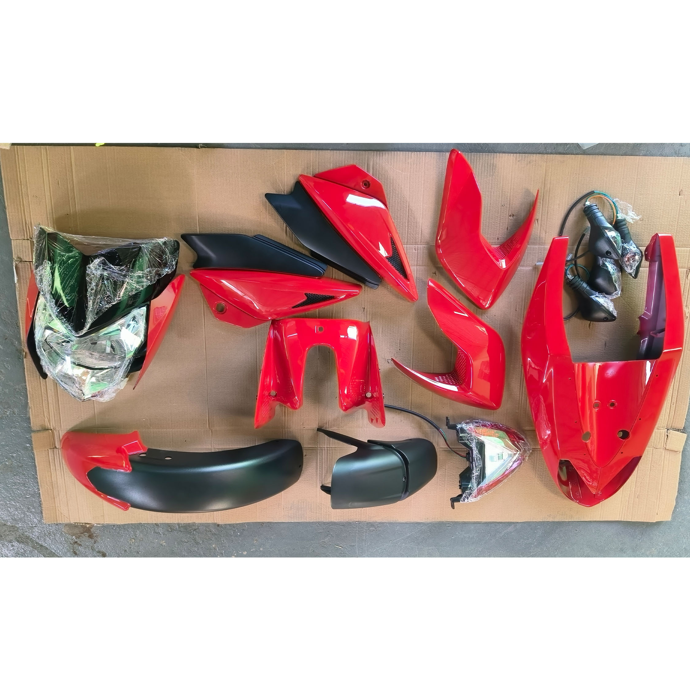 KIT PLASTICOS ROJO PULSAR180